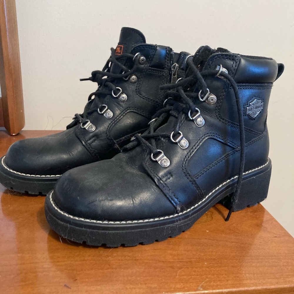 Women’s Harley Davidson boots. Barely worn. Great condition. Size 8